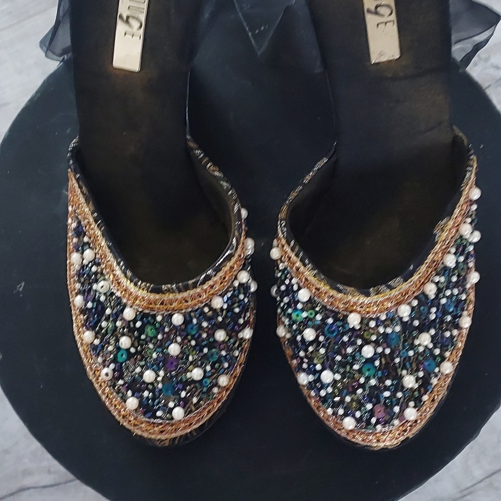 VERY SEXY SEQUIN WEDGE